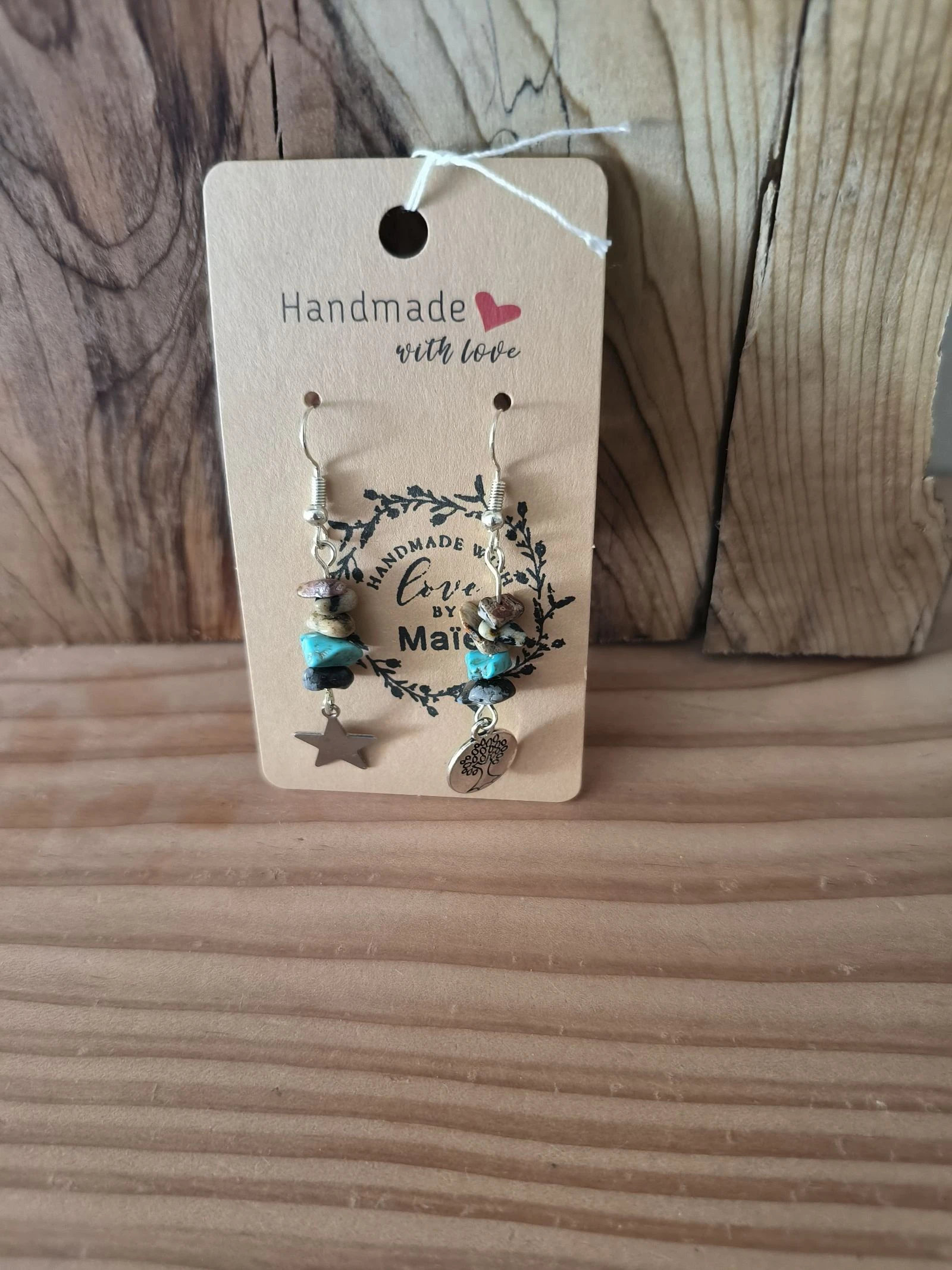 Boucles d'oreilles fantaisies en perles de pierre